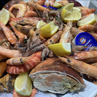 Plateau de fruits de mer composé avec les produits souhaités